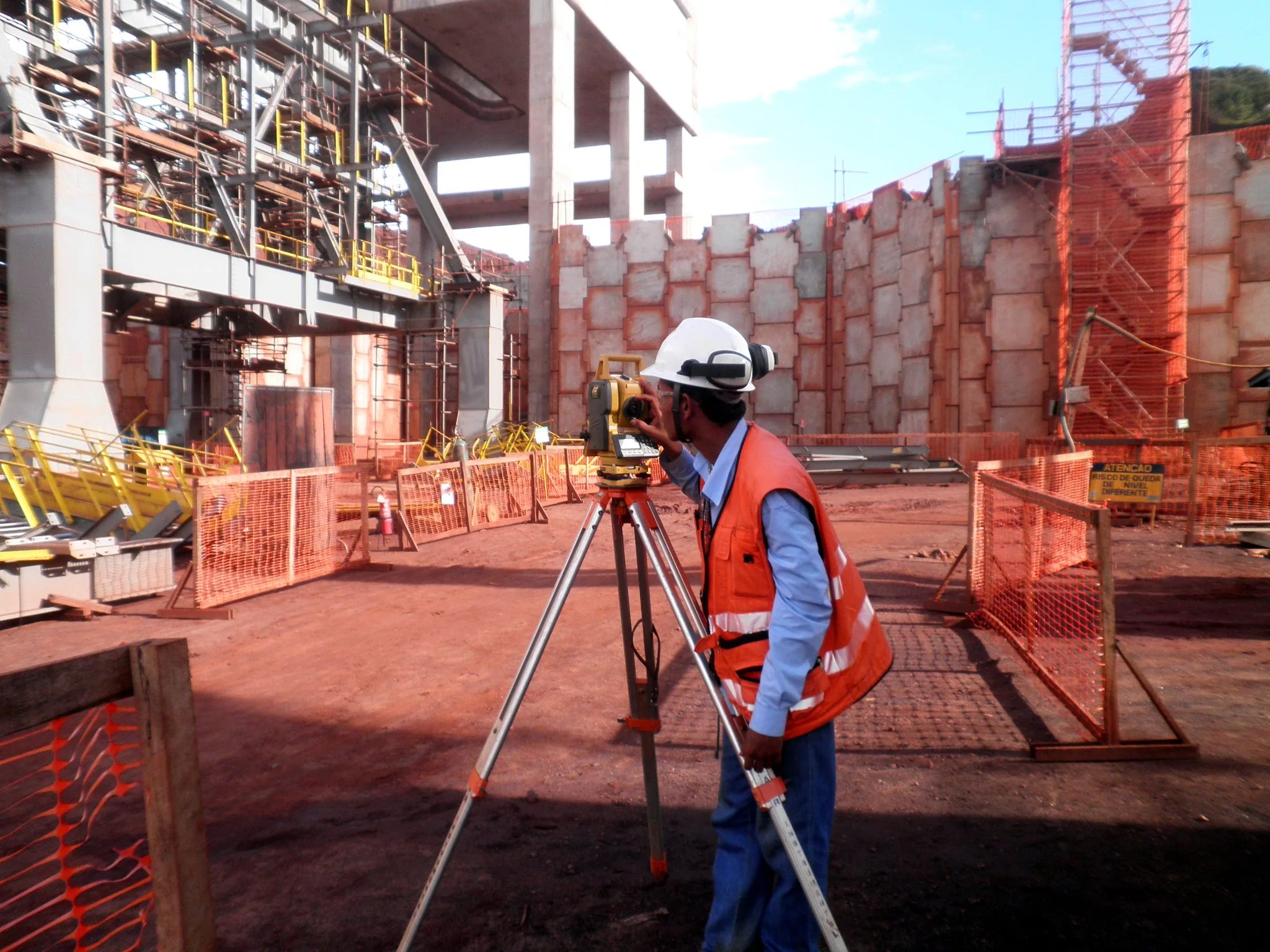 Topografia em obra industrial